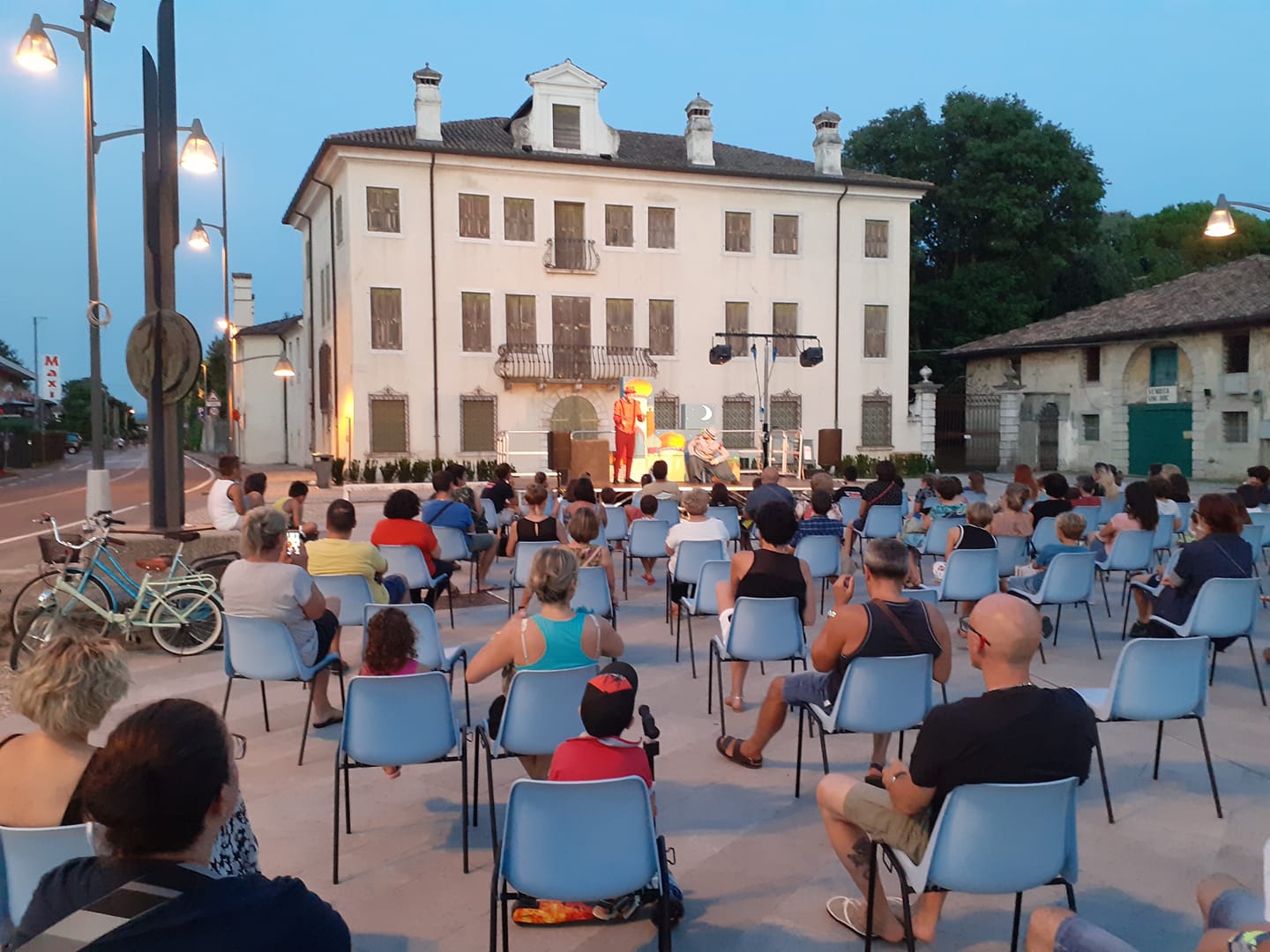 Immagine per Dialetti in tournée, ritorna la rassegna teatrale in piazza a Turriaco